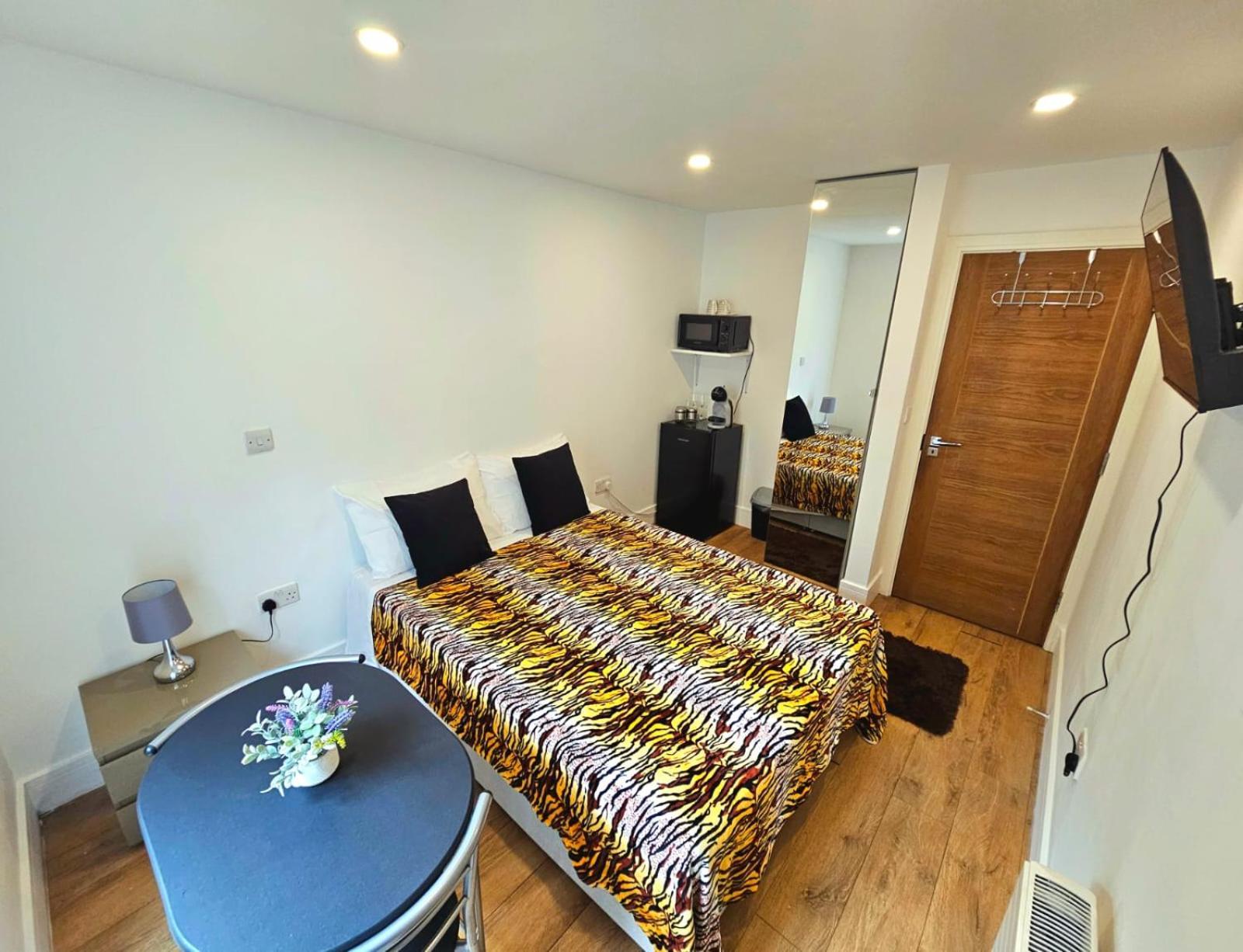 Oliver Double Room ลอนดอน ภายนอก รูปภาพ